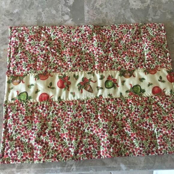 NWT Hand Crafted Quilted Holiday Runner - Picture 2 of 9